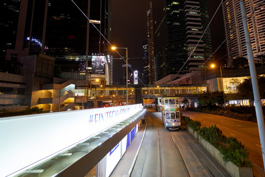 香港夜景经典的叮叮车双层巴士