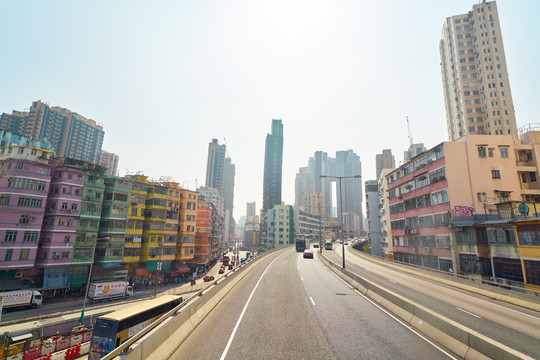 双层巴士往外看的香港城市街景