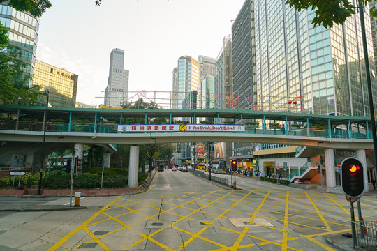 香港天桥上请勿酒后驾驶条幅