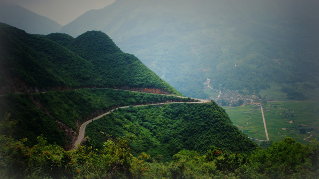 黑尔盘旋公路