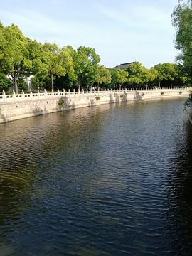湖边