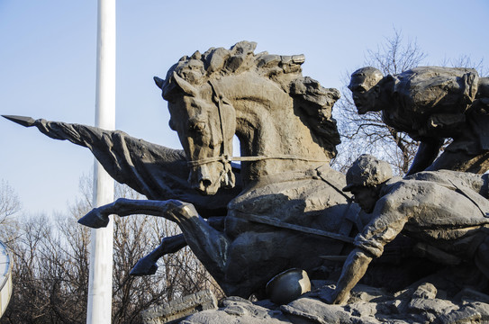 铁血丹心解放军战士与战马雕塑