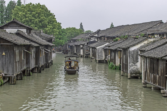 乌镇摇橹船