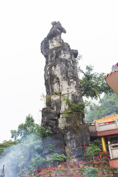 广西马山弄拉金刚山普陀寺点悟石