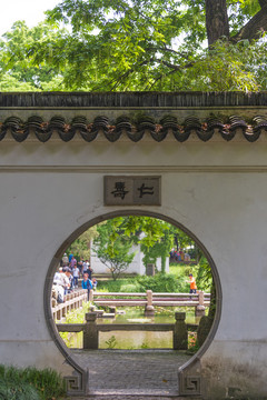 园林圆门