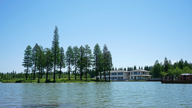 湖景别墅