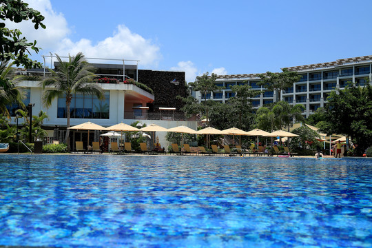 游泳池酒店
