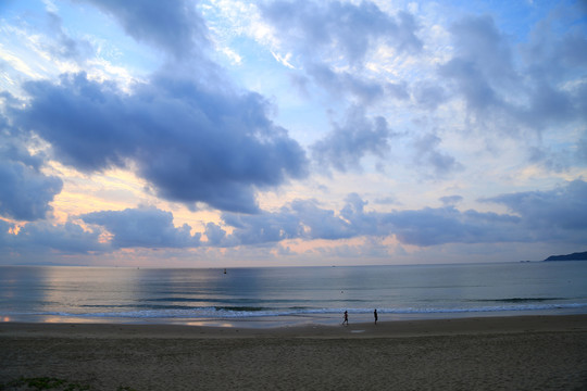 海上霞光日出