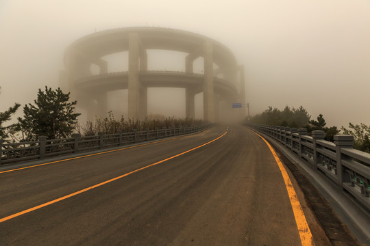 山西太原天龙山旅游公路网红桥