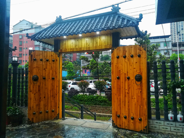 农家乐大木门