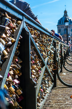 法国巴黎艺术桥铁锁