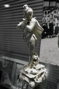 格林童话花衣魔笛手人物雕塑