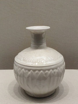 白釉长颈瓶宋瓷定窑