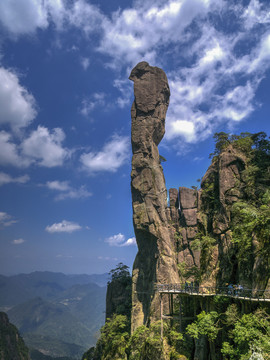 江西三清山巨蟒出山