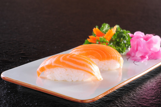 日式三文鱼寿司