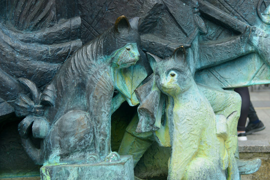 德国法兰克福蓬蓬头彼得群雕猫咪