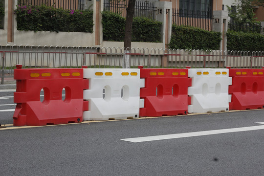 道路隔离栏