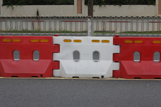 道路隔离栏