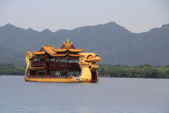 杭州西湖龙船游船