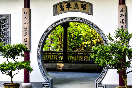 圆月门