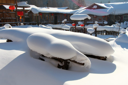 阳光下的雪乡雪景