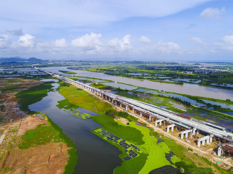 在建中的高铁