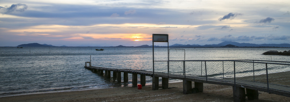 海岛夕阳