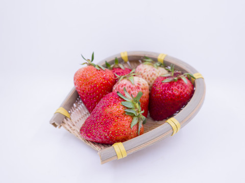 高清白底草莓素材