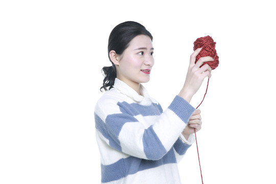女孩织毛线