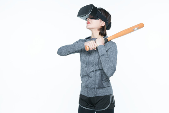 戴VR眼镜运动的女孩图片