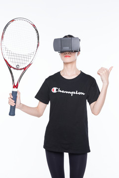 运动女性高科技VR眼镜图片