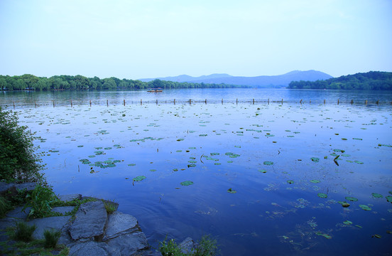 西湖山水画