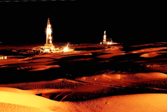 石油沙漠钻井