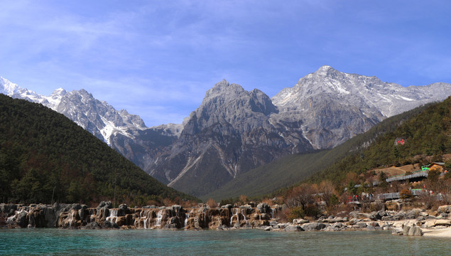 玉龙雪山瀑布蓝天高山