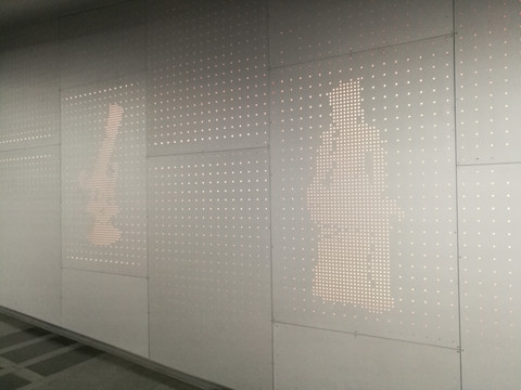 韩国博物馆地铁站通道内装饰