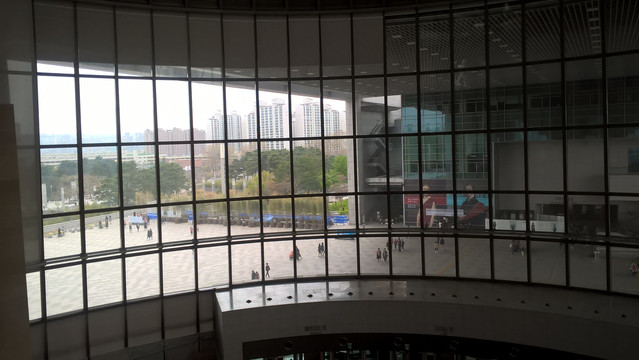 韩国国立中央博物馆落地玻璃窗