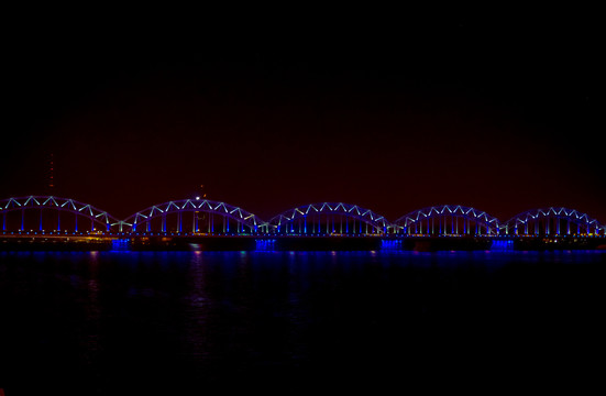 里加铁路大桥夜景