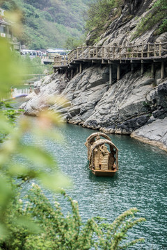 宝泉景区水中小船