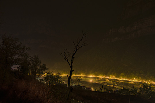 山村夜景环山公路