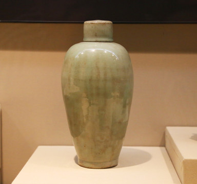 龙泉窑青瓷梅瓶
