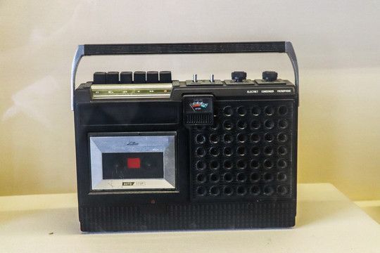 老上海旧式收音机