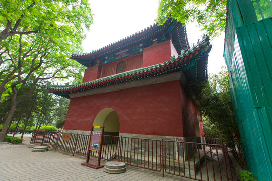 北京日坛公园七间殿钟楼