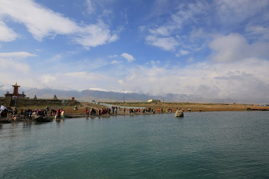 青海留念油菜花田园美景