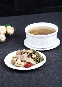 鲜石斛炖鸡汤