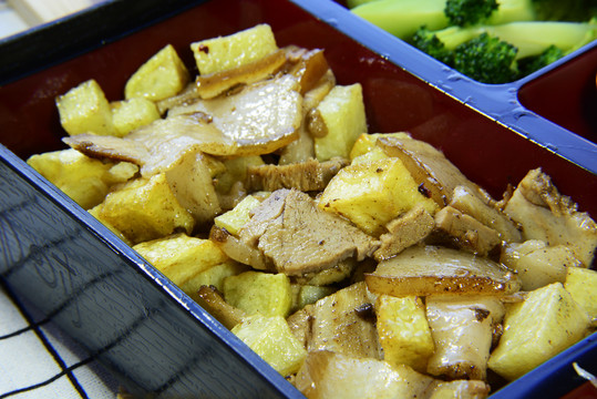 中式卤肉饭