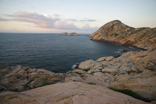 山崖湖景