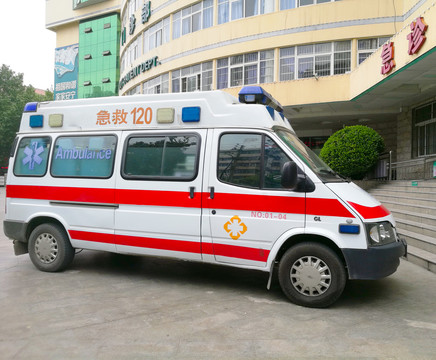 医院救护车