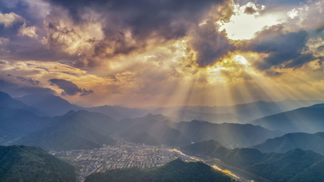 航拍石台山城