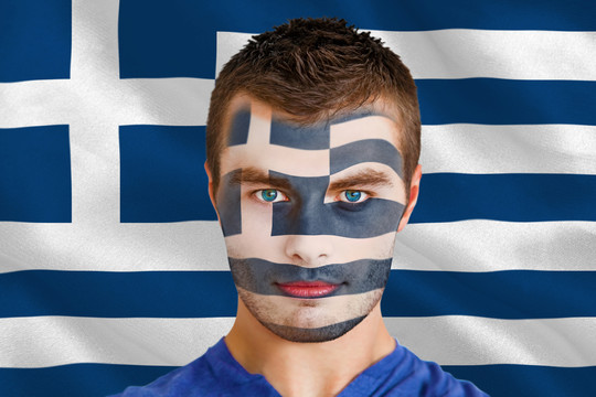 在年轻希腊球迷的照片