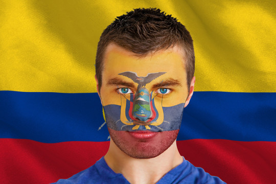 厄瓜多尔年轻球迷脸涂国旗
